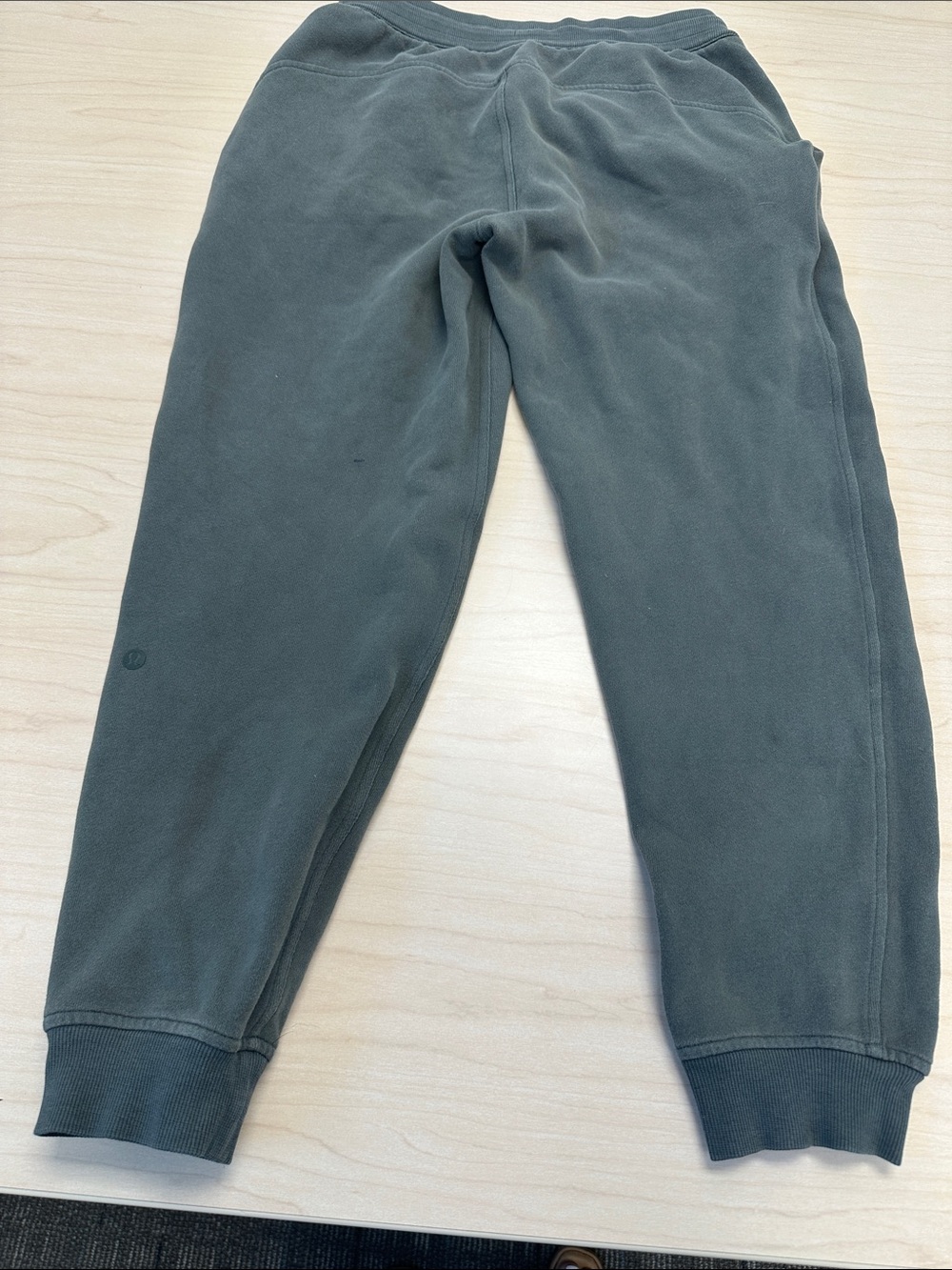 Lululemon olive green joggers size 6, drawstring waist, two front pockets - Picture 7 of 10